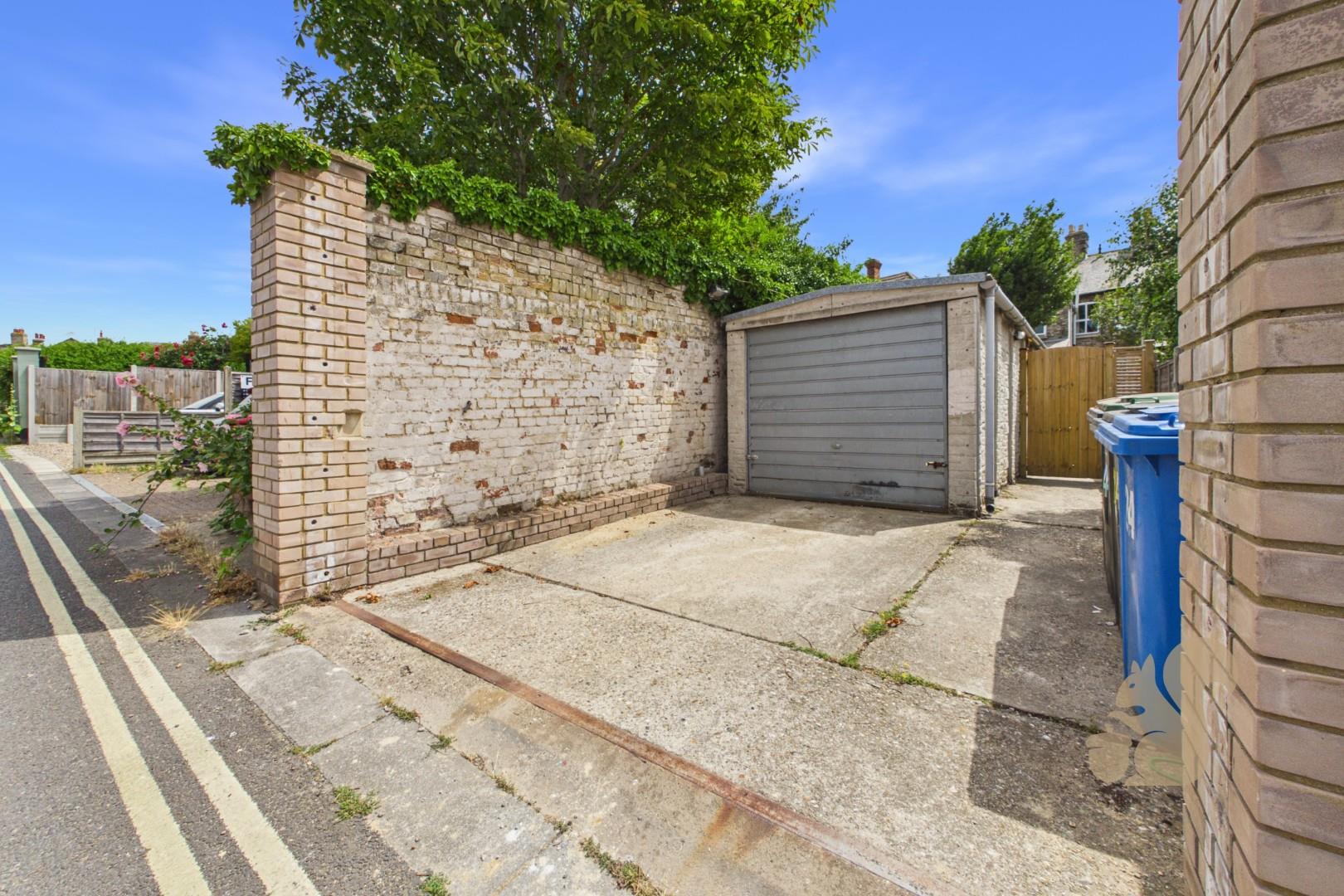 Garage & Parking